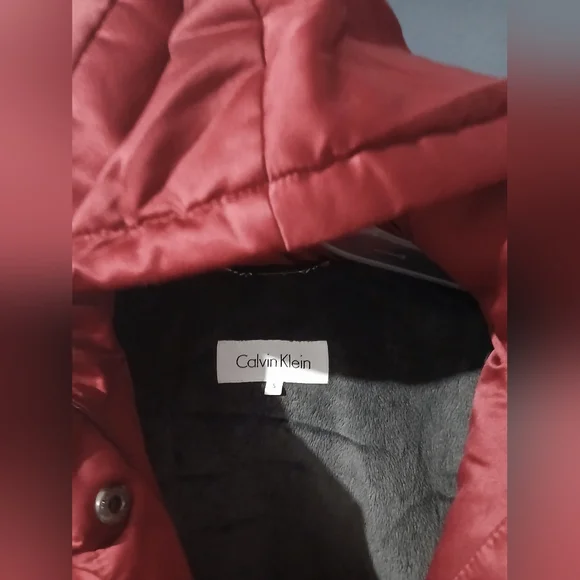 GUC Duck Down Calvin Klein Burgundy Hooded Jacket - Picture 3 of 9